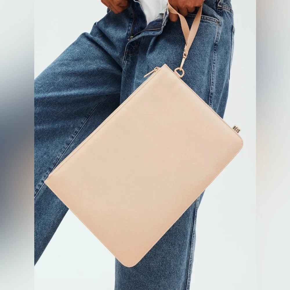 BEIS Laptop Case Tan with Wrist Strap